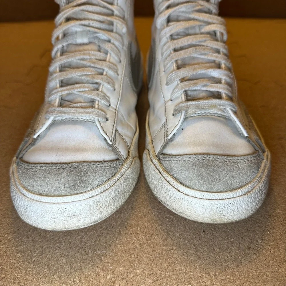 Nike Blazer Mid 77 Vintage White Metallic Silver Sneakers CZ1055-112 Womens 9